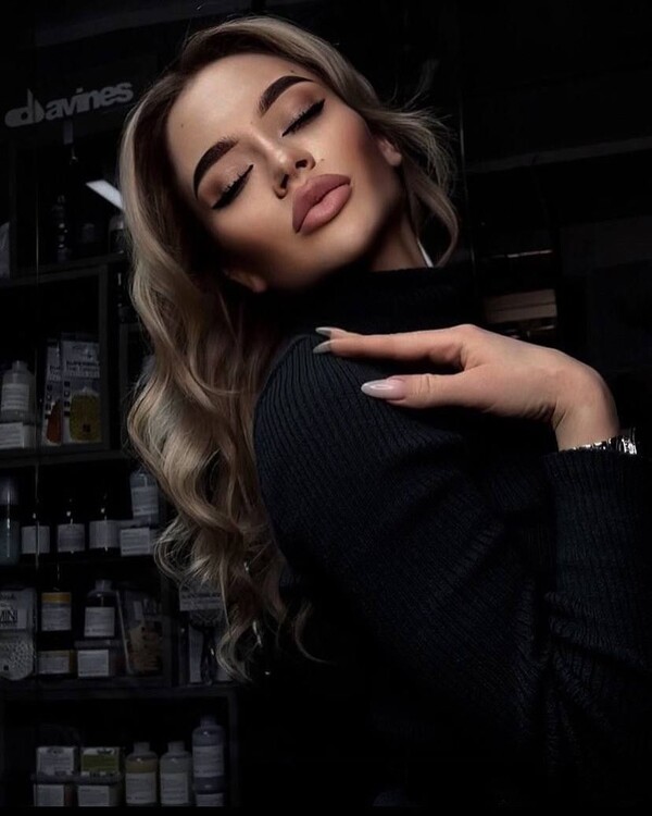 Julia international dating paris